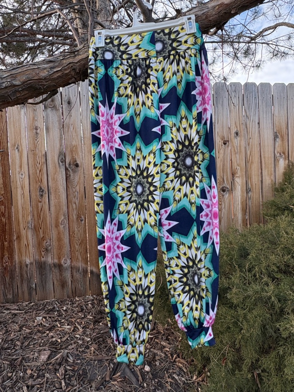 Flowery Multicolored Lounge/Yoga/Harem/Beach Pants never worn size S/M women’s